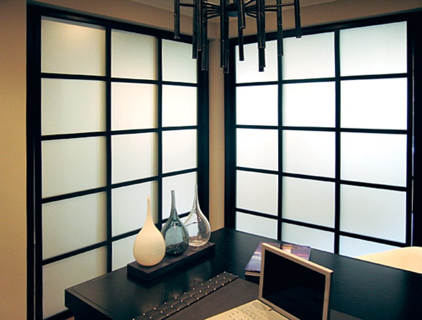 Угловая перегородка в японском стиле с матовым стеклом Нижневартовск