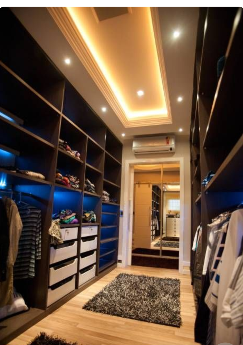 Большая открытая гардеробная комната с комбинированным наполнением Нижневартовск