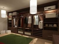 Классическая гардеробная комната из массива с подсветкой Нижневартовск